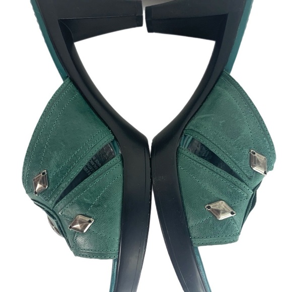 Bella Vita Green Sandals with Open Toe and Crystal Embellishments - Picture 7 of 10